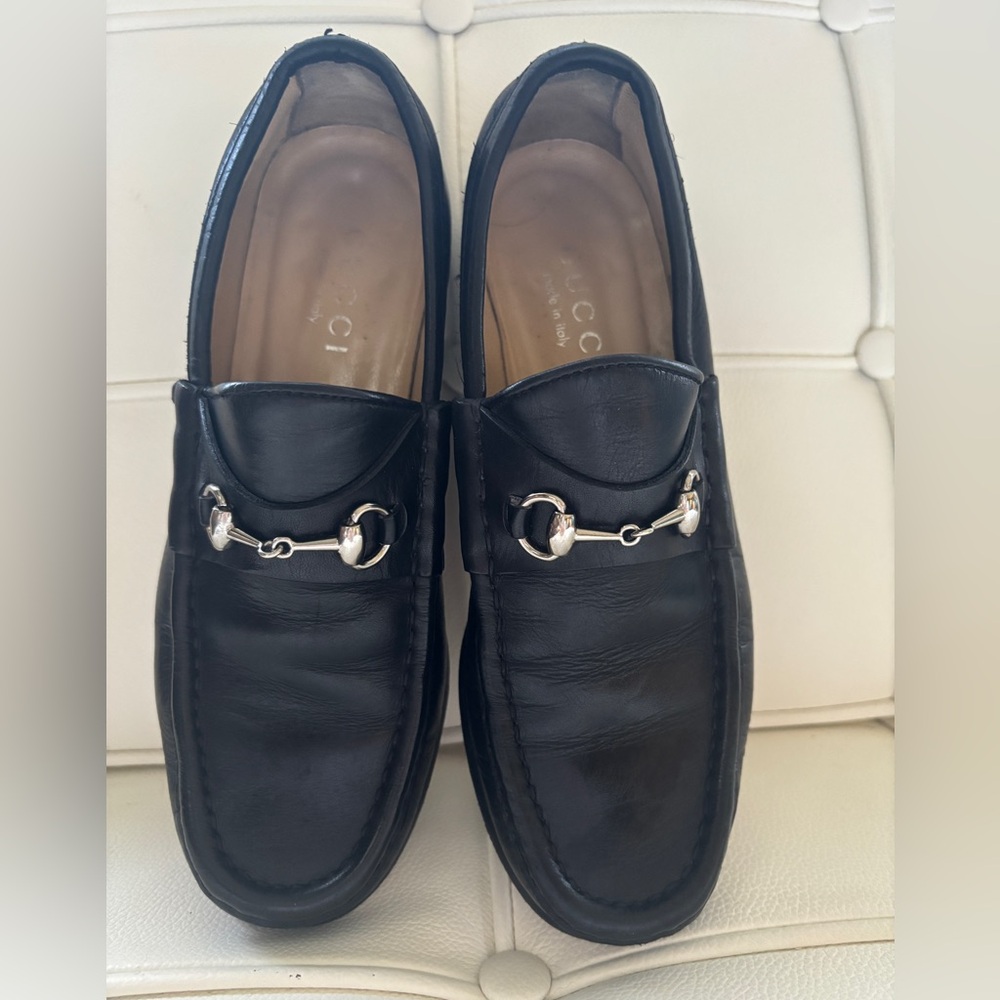 Women’s classic Gucci 1953 black loafer.